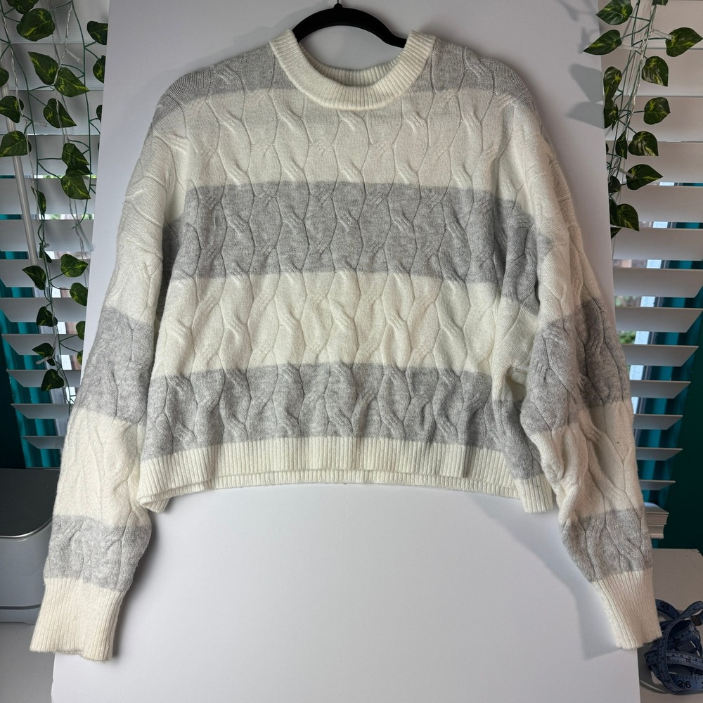 No Boundaries Womens XL Gray White Striped Cable‎ Knit Cropped Sweater Crew Neck